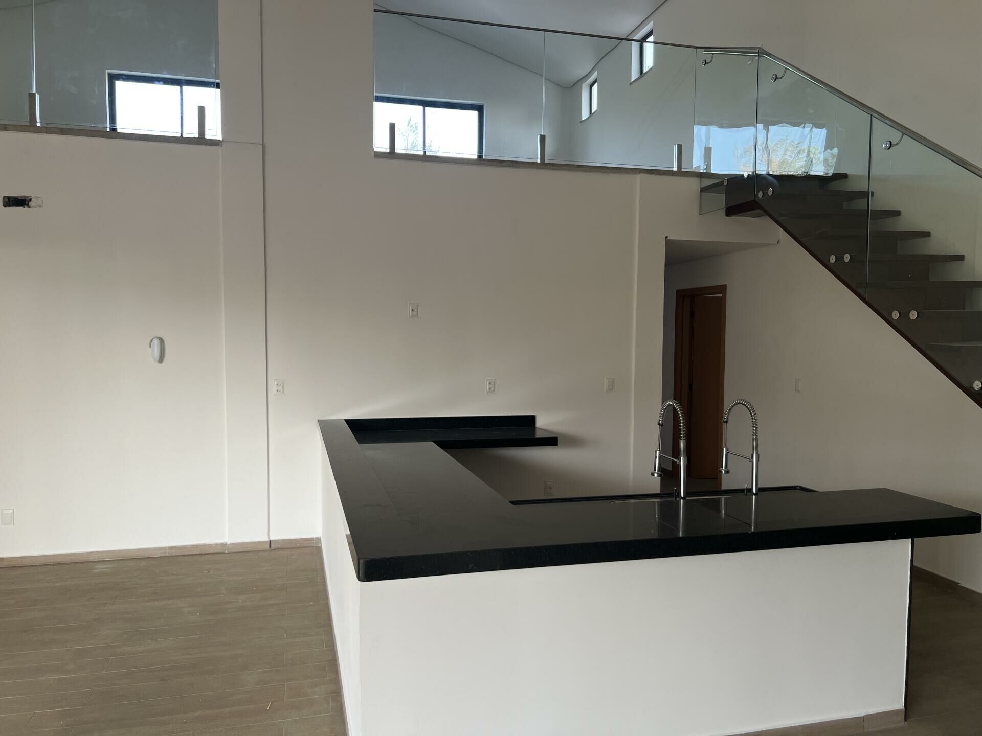 Imagem de Apartamento em Flecheiras - 203m², Moderno e Sofisticado